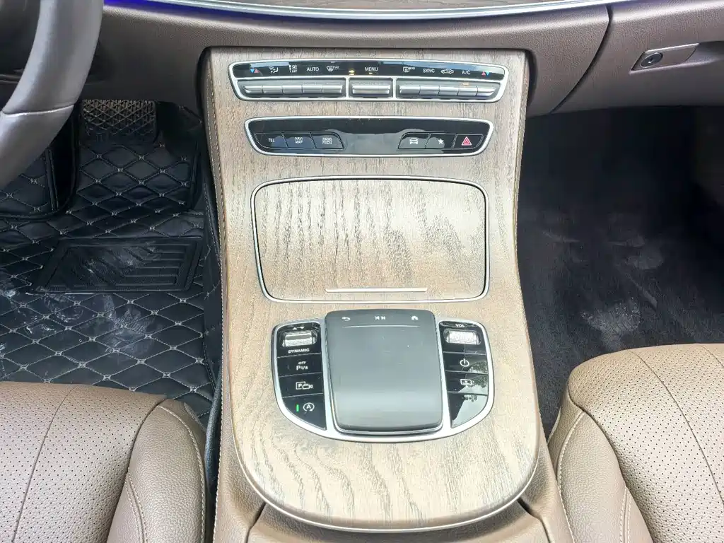 Mercedes-Benz E-Class 2022 — фото 10