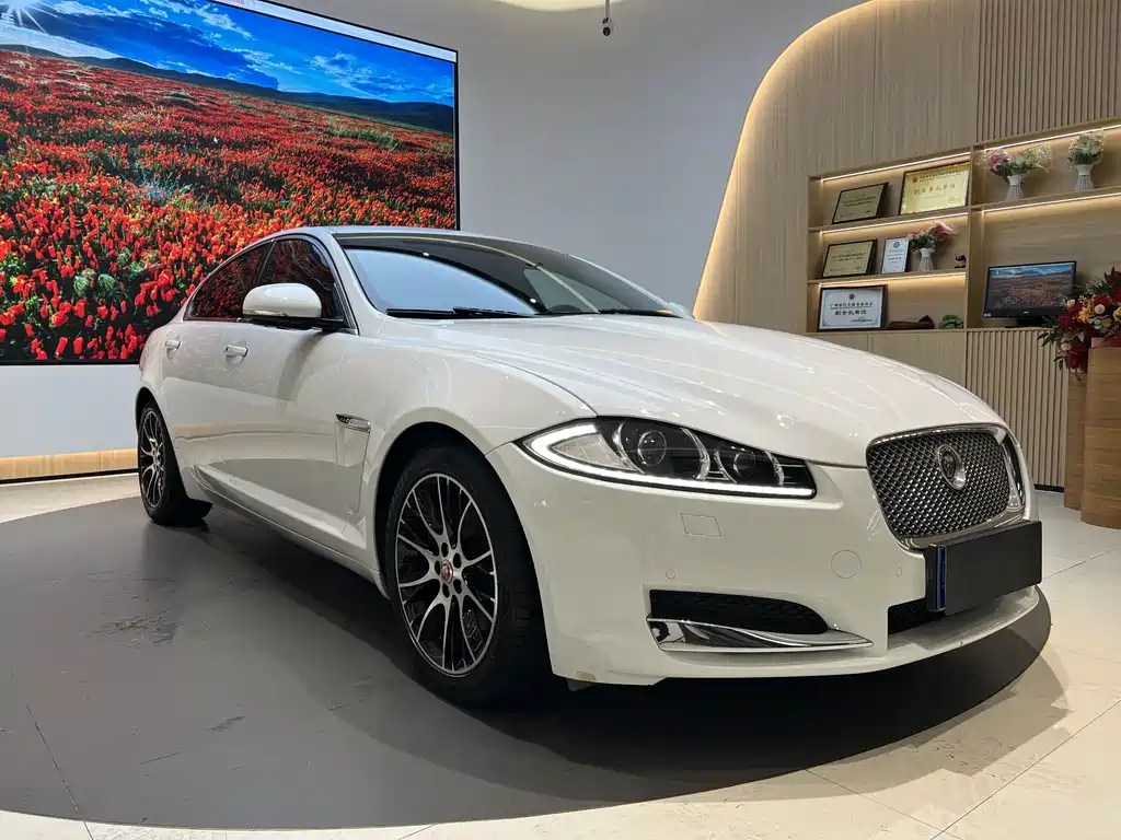 Jaguar XF 2015 — фото 2