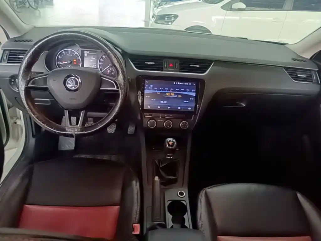 Skoda Octavia 2018 — фото 10