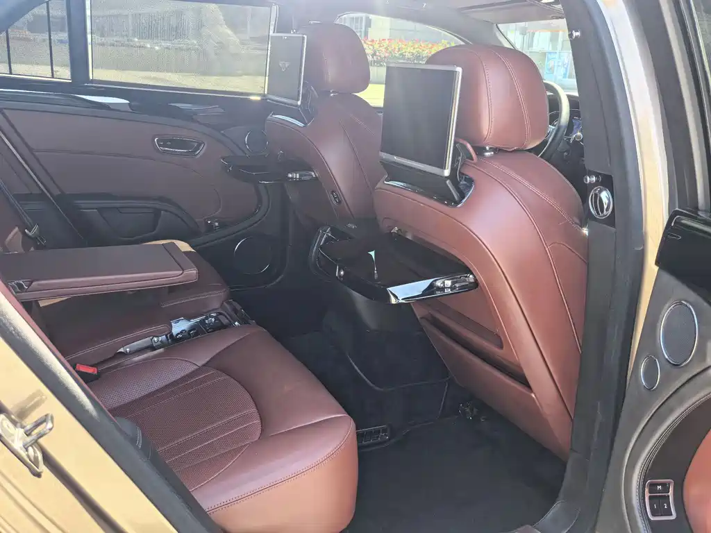 Bentley Mulsanne 2018 — фото 16