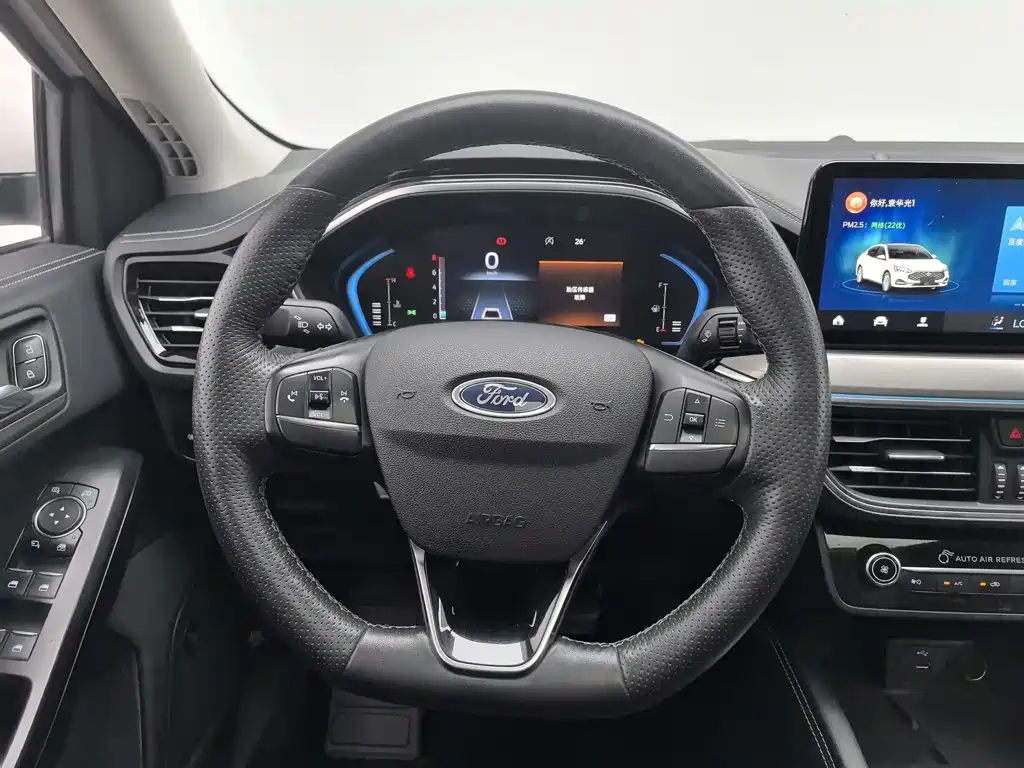 Ford Focus 2022 — фото 11