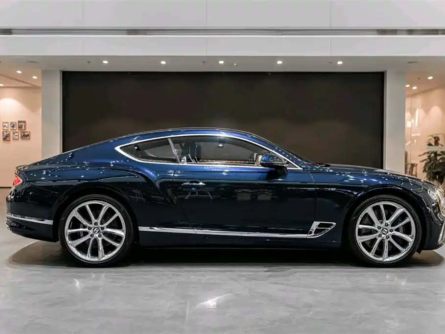 Bentley Continental 2024 — фото 15