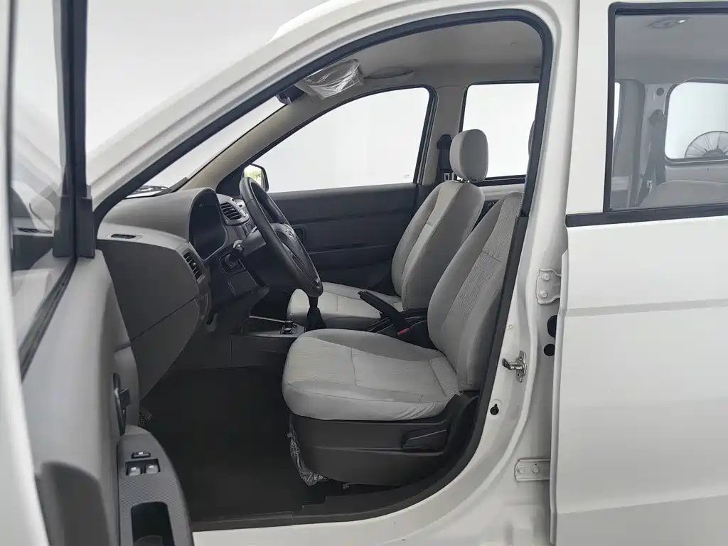 Wuling Hongguang 2019 — фото 10