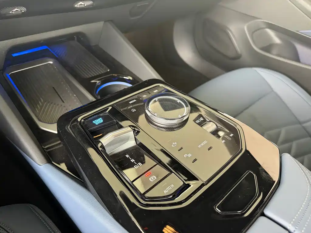 BMW i5 2025 — фото 7
