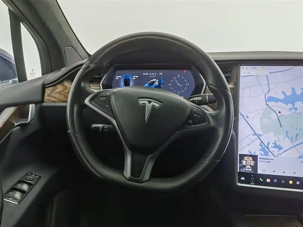 Tesla Model X 2020 — фото 11