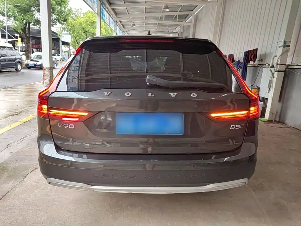Volvo V90 2021