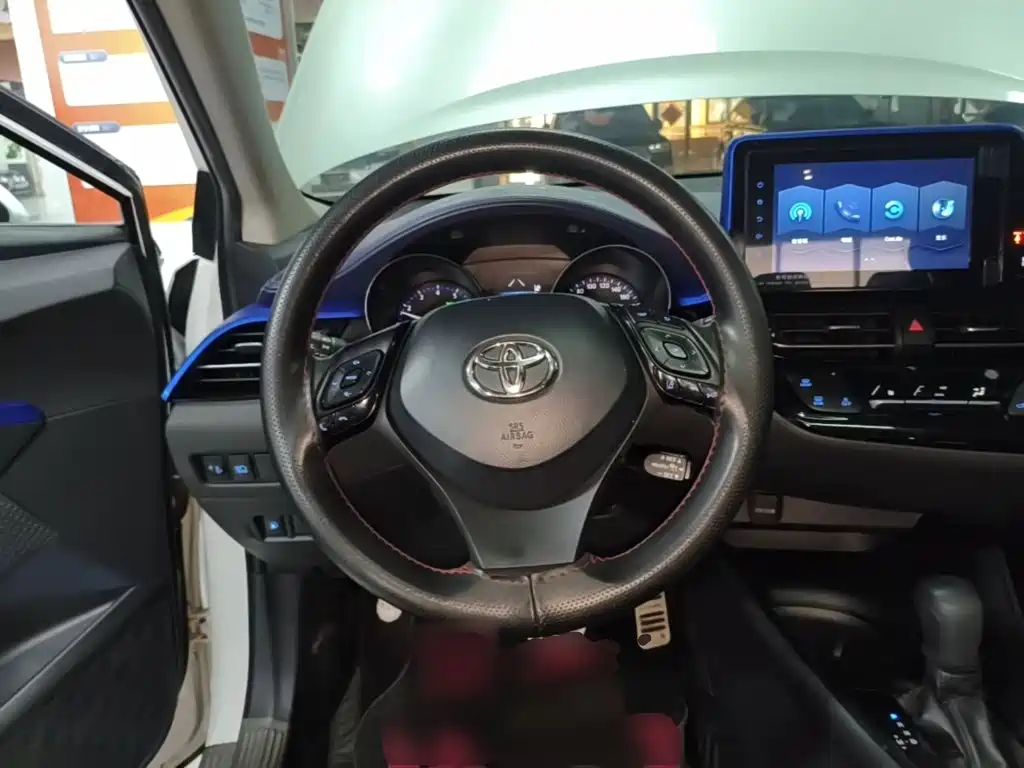 Toyota C-HR 2021 — фото 11