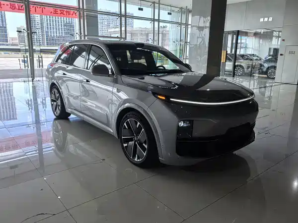 Li Auto L8 2025