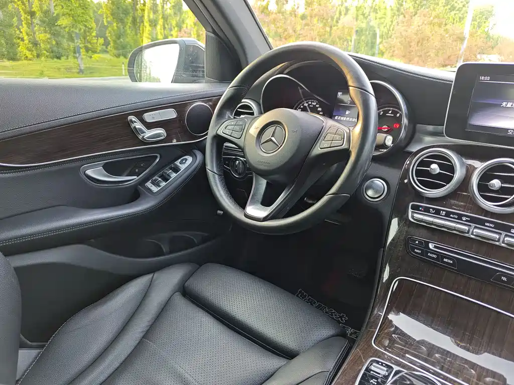 Mercedes-Benz GLC 2018 — фото 12
