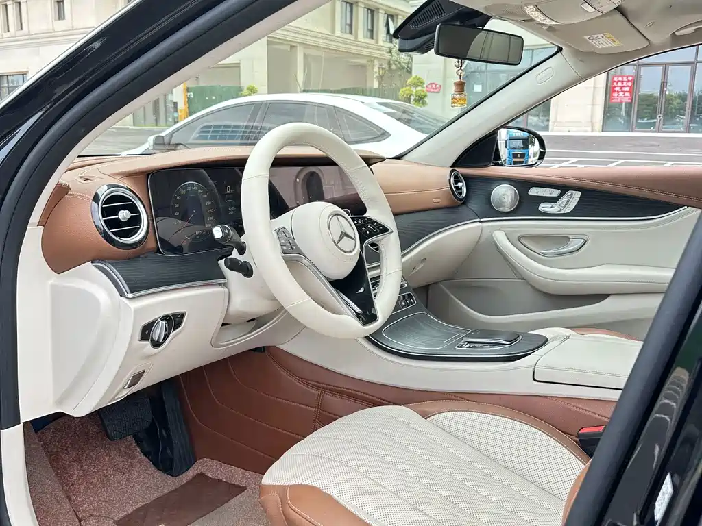 Mercedes-Benz E-Class 2022 — фото 7