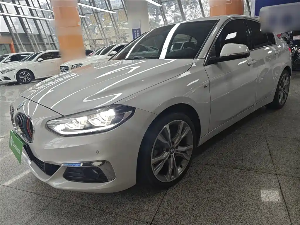 BMW 1 Series 2019 — фото 1