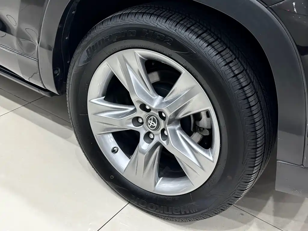 Toyota Highlander 2020 — фото 24