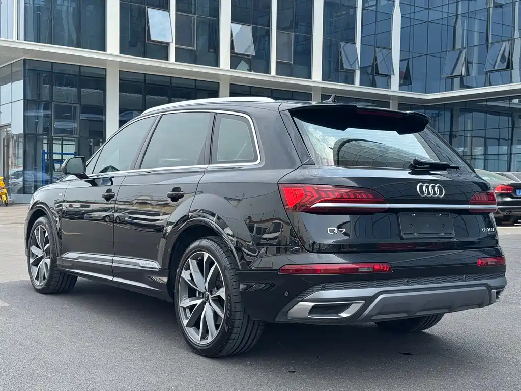 Audi Q7 2023 — фото 6