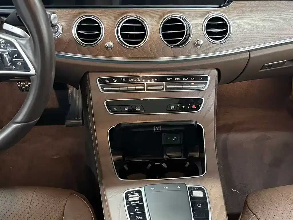 Mercedes-Benz E-Class 2023 — фото 8