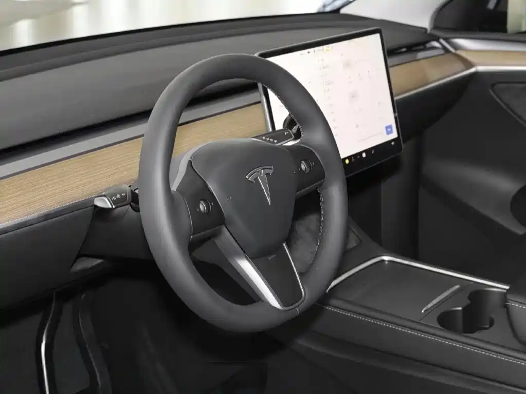 Tesla Model Y 2022 — фото 11