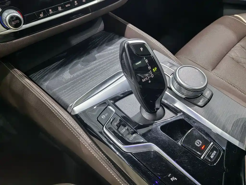 BMW 5 Series 2022 — фото 12