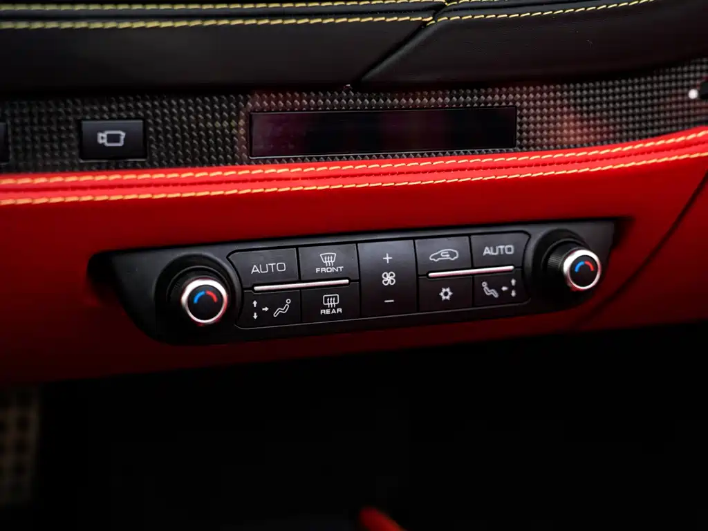 Ferrari F8 2021 — фото 26
