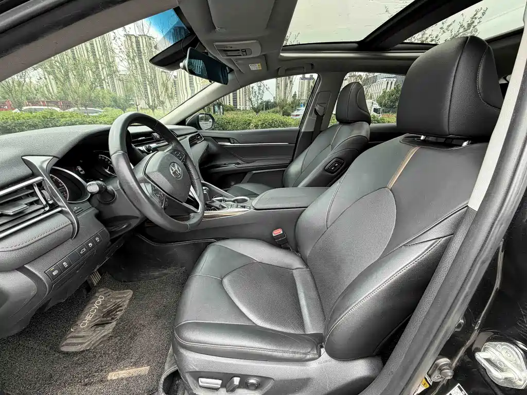 Toyota Camry 2018 — фото 8