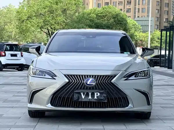 Lexus ES 2020