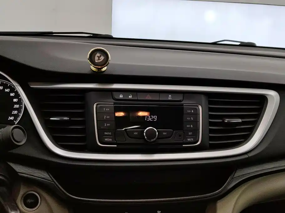 Buick Excelle GT 2015 — фото 13