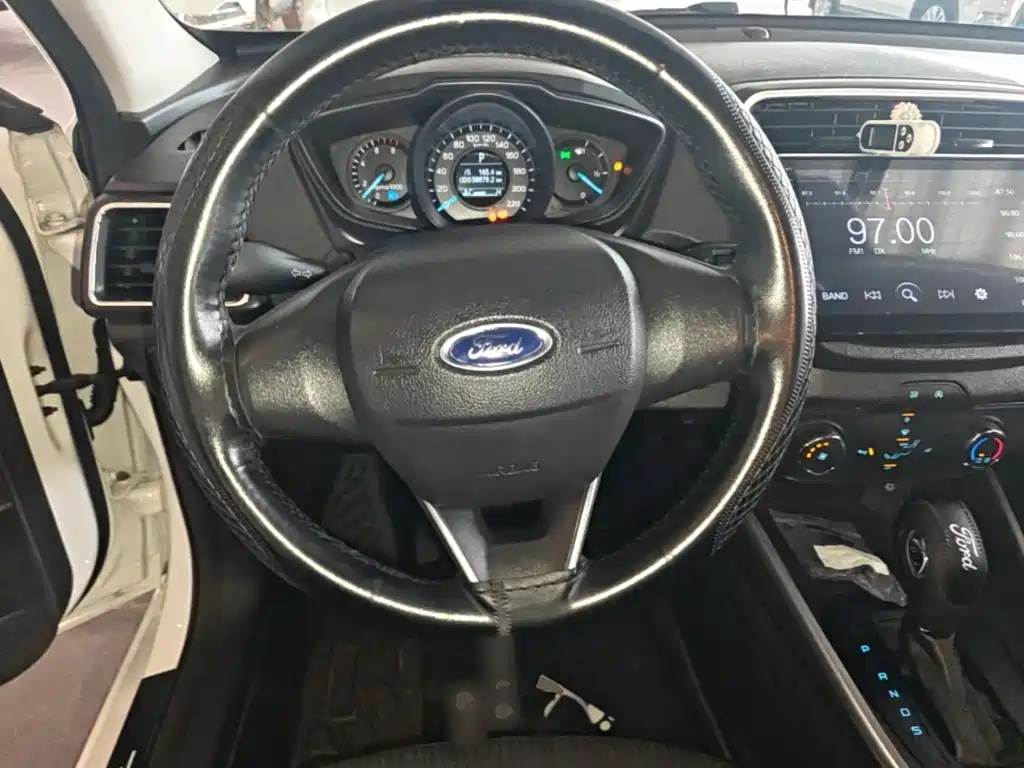 Ford Escort 2019 — фото 11