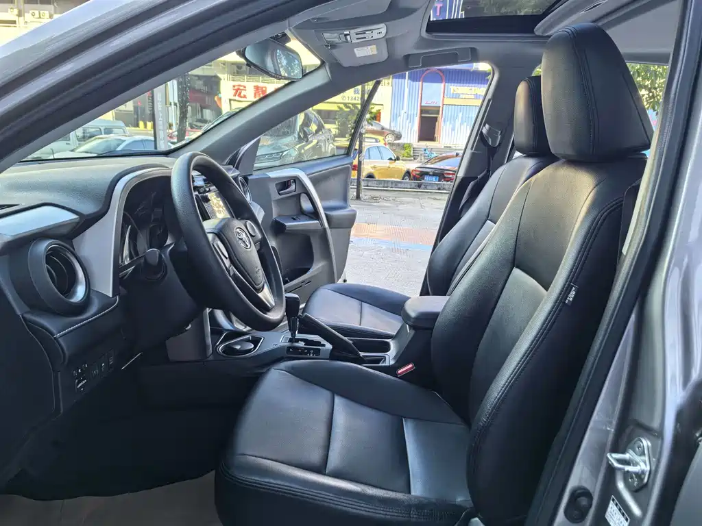 Toyota RAV4 2019 — фото 10