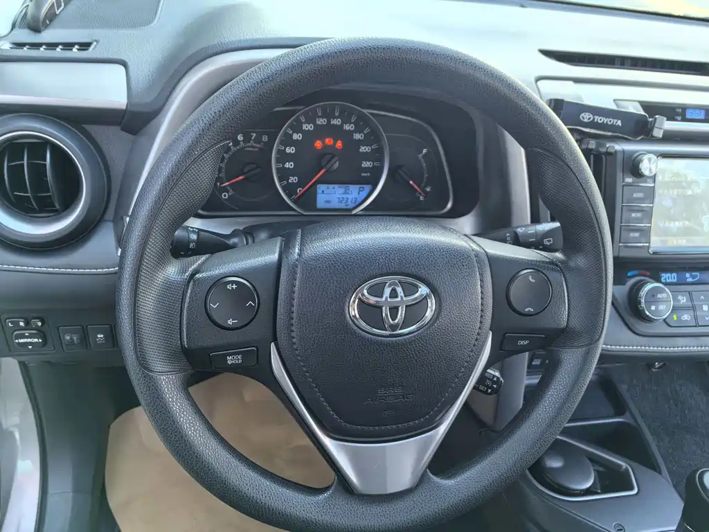 Toyota RAV4 2019 — фото 11