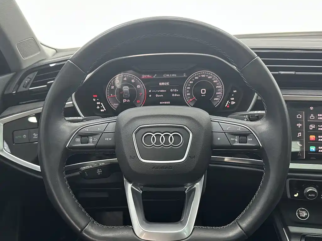 Audi Q3 2023 — фото 12