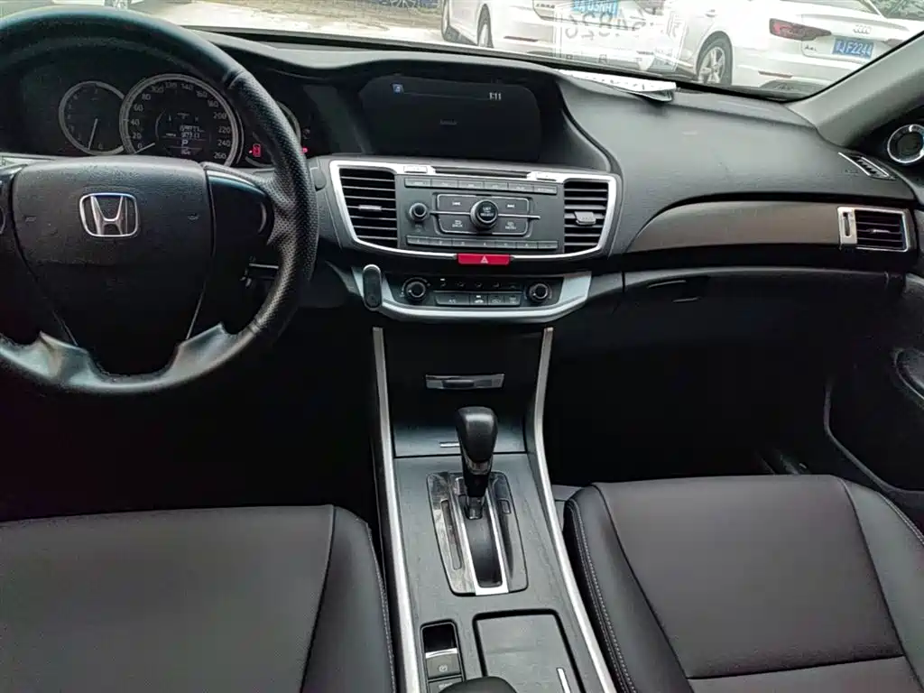 Honda Accord 2015 — фото 13