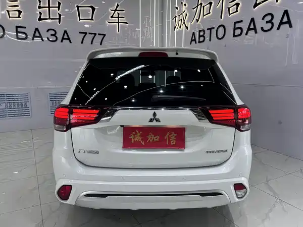 Mitsubishi Outlander 2023
