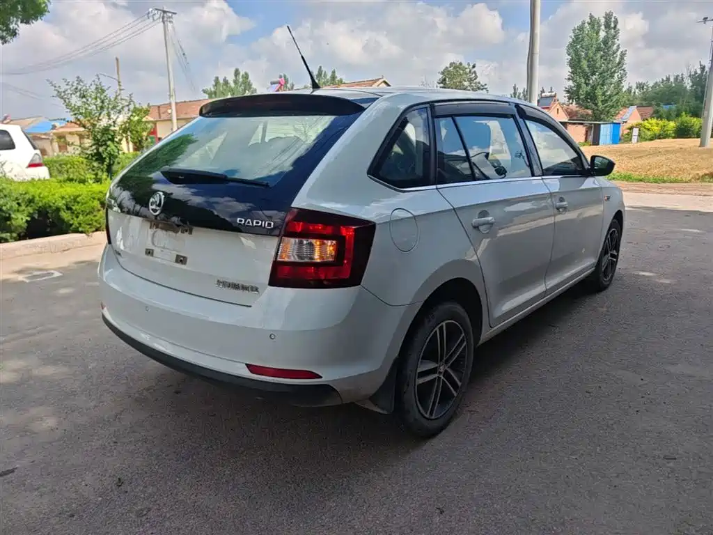 Skoda Rapid Spaceback 2016 — фото 7