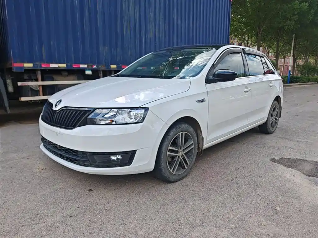 Skoda Rapid Spaceback 2016 — фото 2