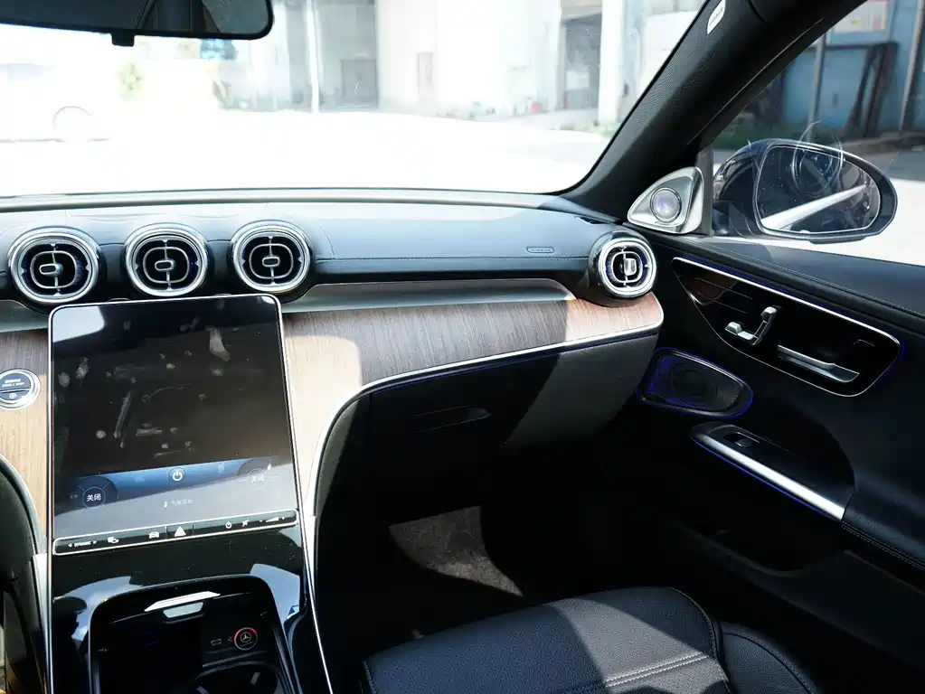 Mercedes-Benz C-Class 2023 — фото 10
