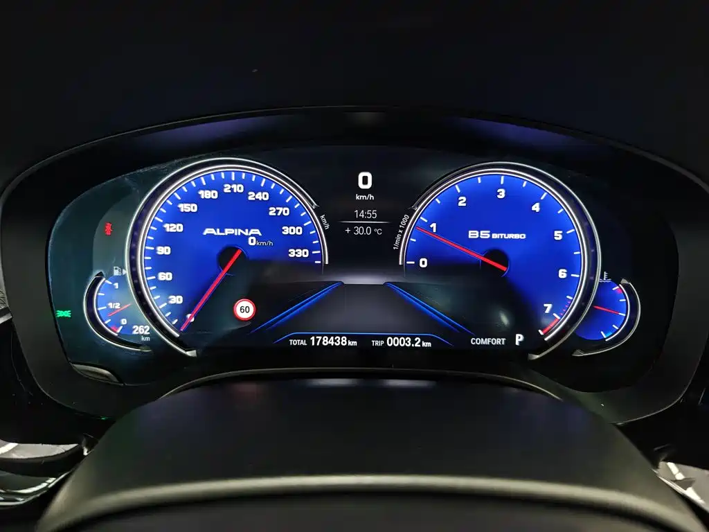 BMW 5 Series 2018 — фото 12