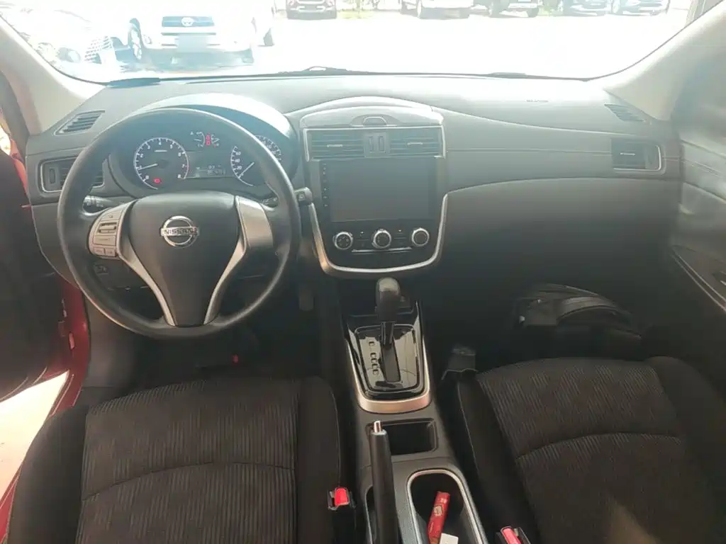 Nissan Tiida 2018 — фото 10