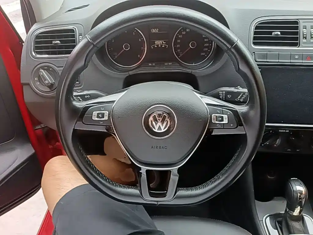 Volkswagen Polo 2016 — фото 11