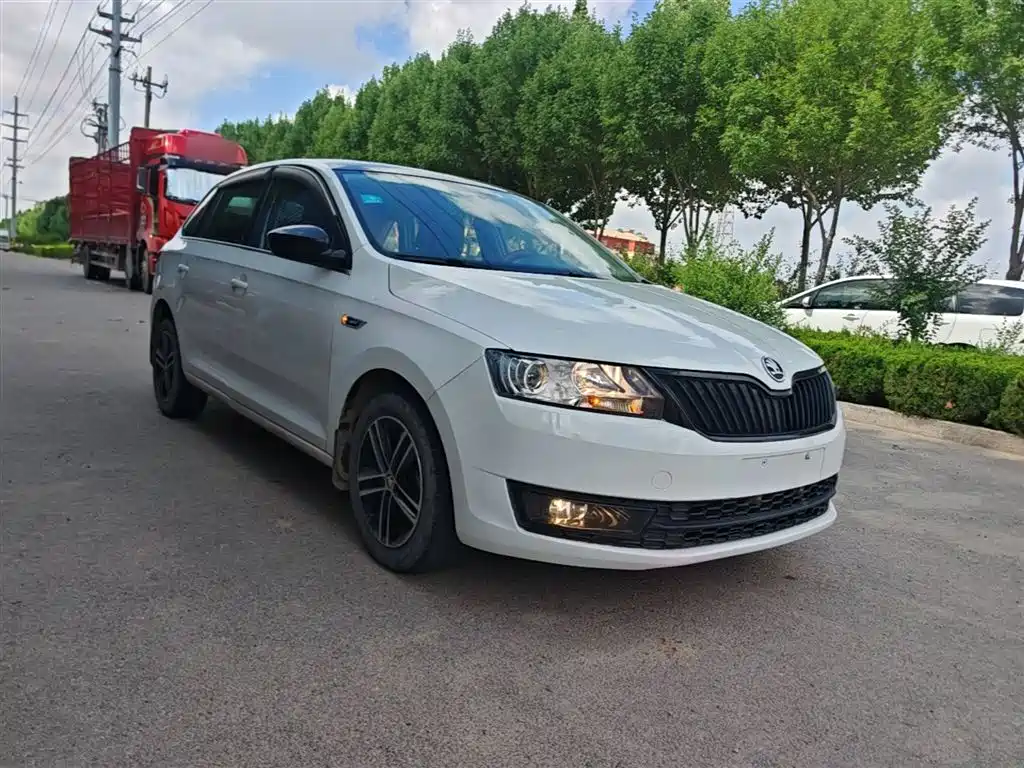 Skoda Rapid Spaceback 2016 — фото 4