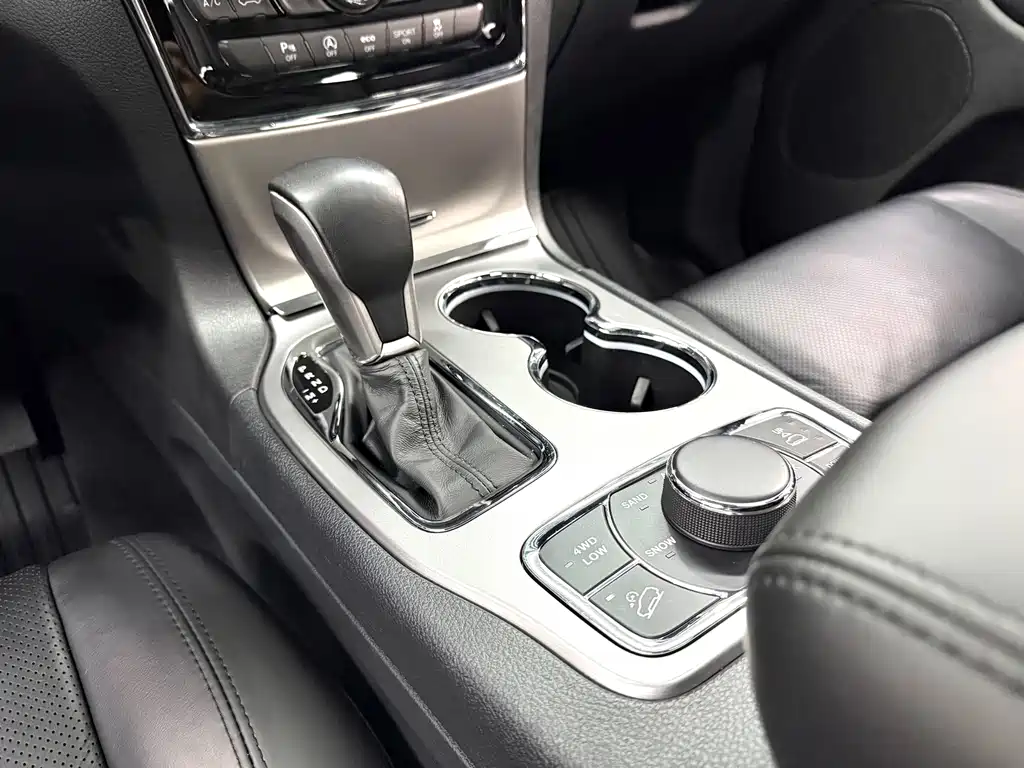 Jeep Grand Cherokee 2021 — фото 10