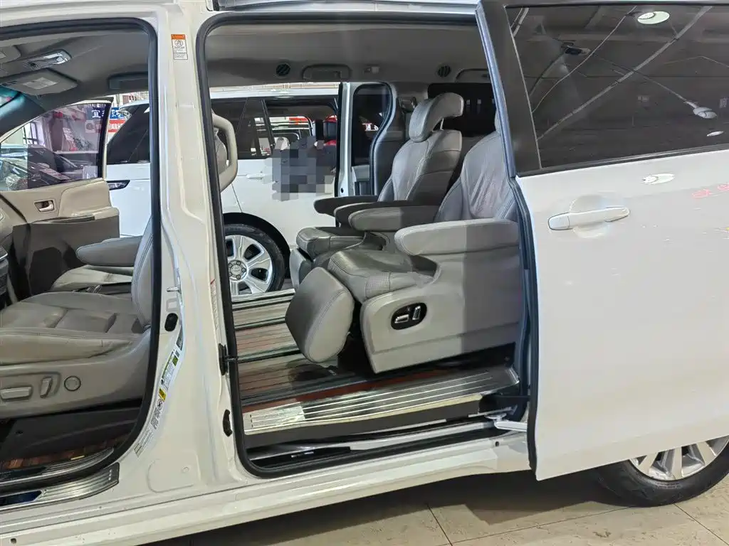 Toyota Sienna 2017 — фото 17