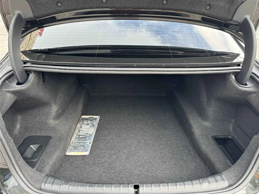 BMW 5 Series 2019 — фото 15