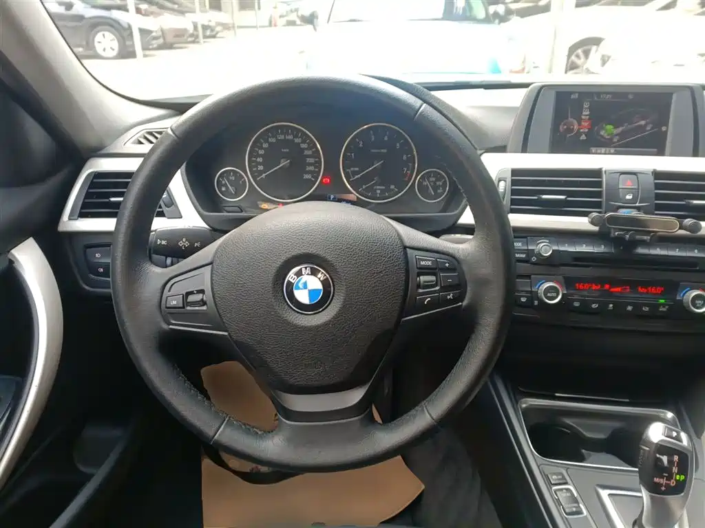 BMW 3 Series 2015 — фото 11