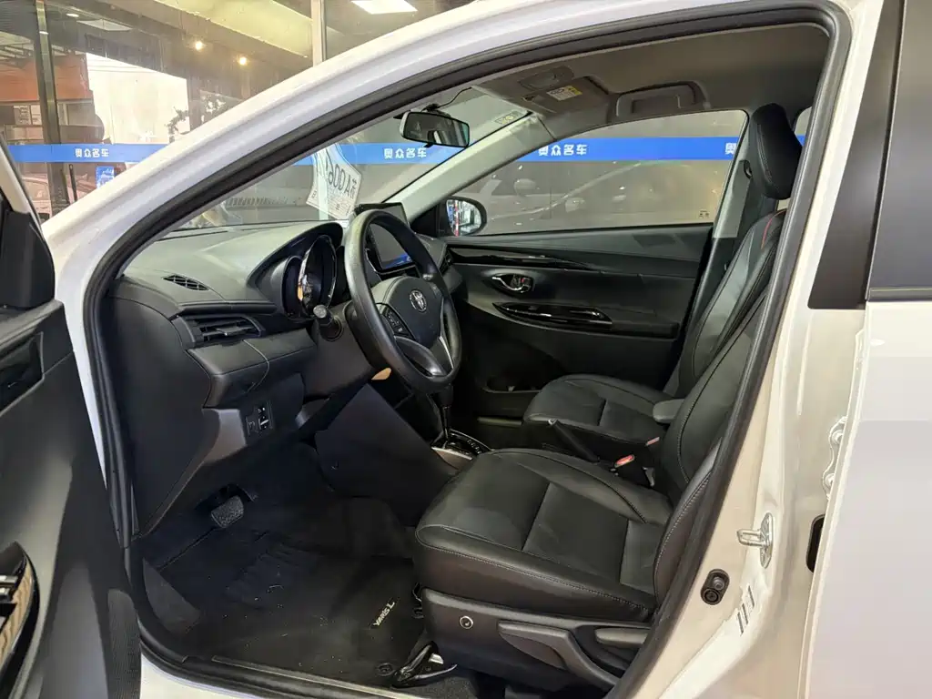 Toyota Yaris L 2023 — фото 5