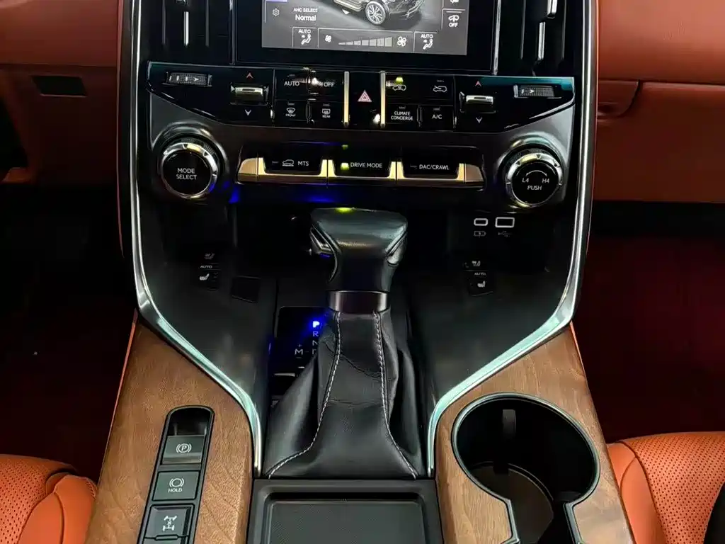 Lexus LX 2023 — фото 13