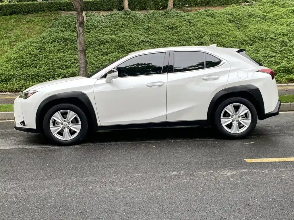 Lexus UX 2024 — фото 18