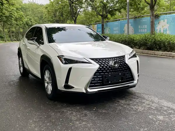 Lexus UX 2024