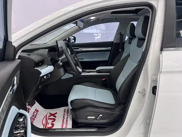 Geely Emgrand L 2022