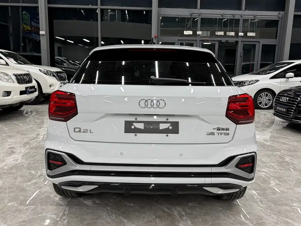 Audi Q2L 2023