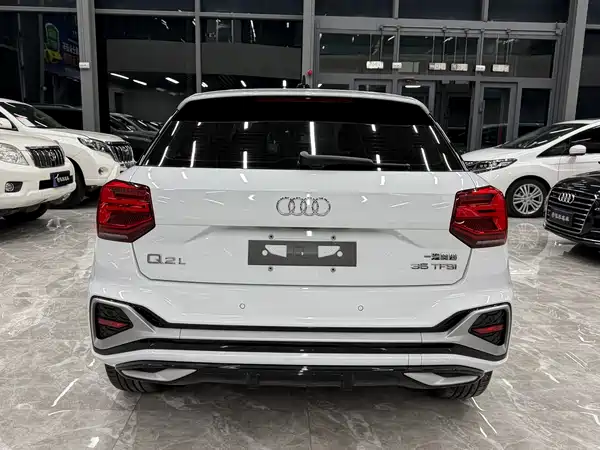 Audi Q2L 2023