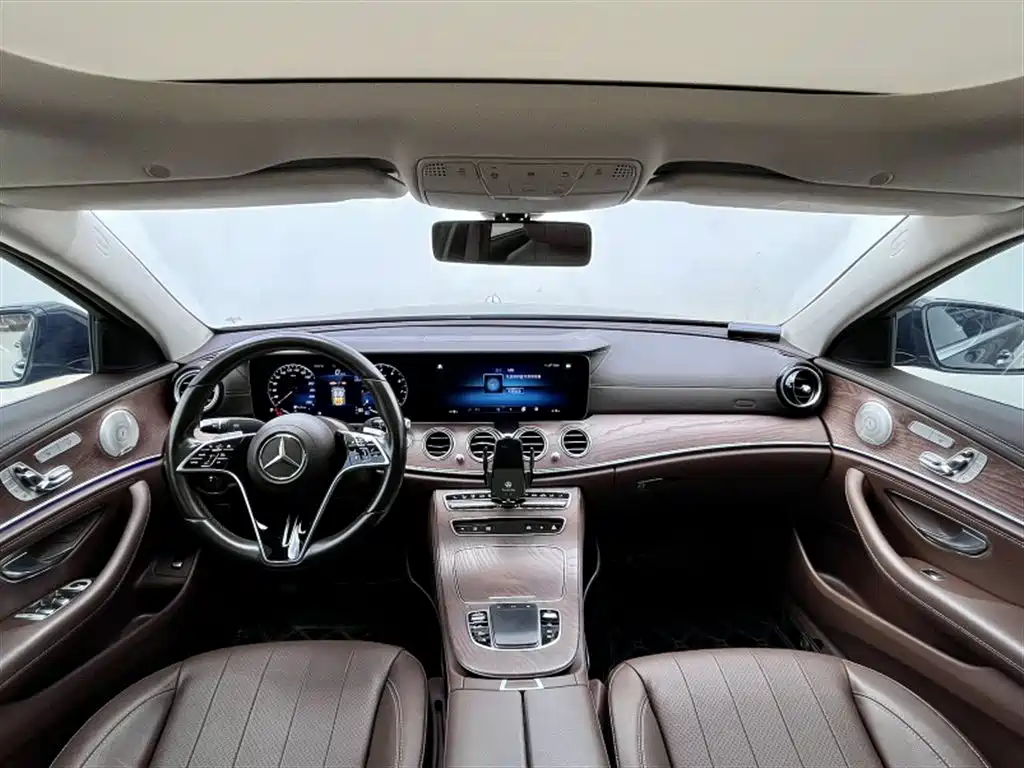 Mercedes-Benz E-Class 2021 — фото 11
