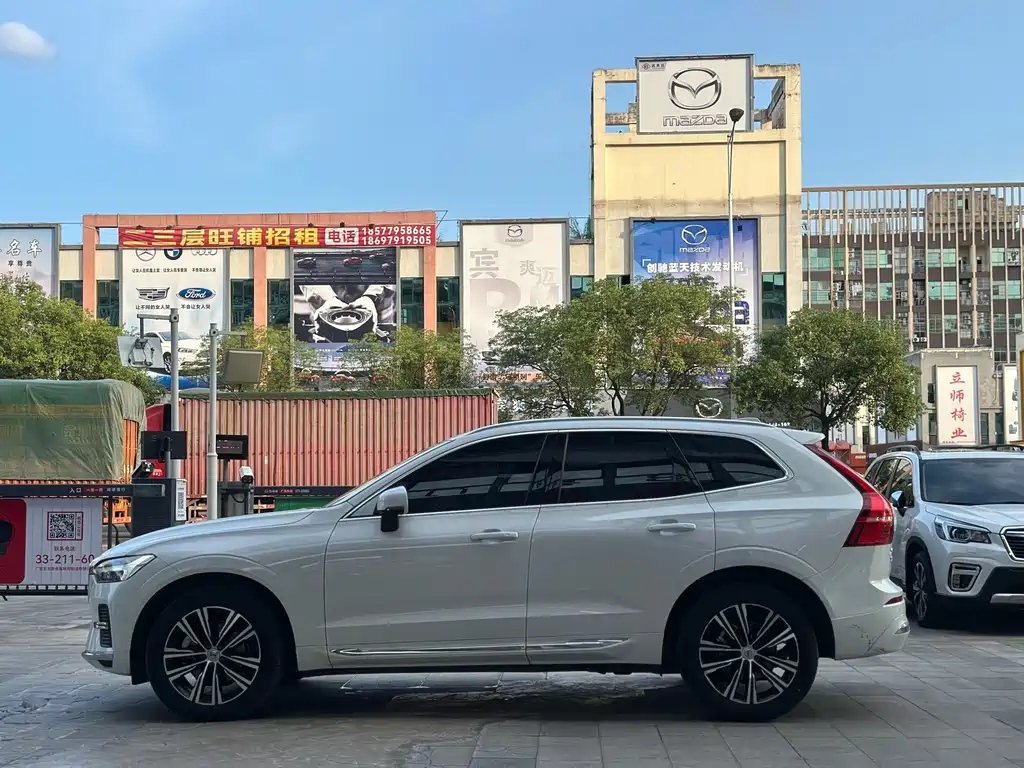 Volvo XC60 2022 — фото 7